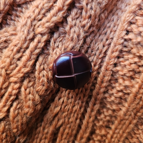 Irish Merino Wool Sweater with Claddagh charms - Picture 9 of 12